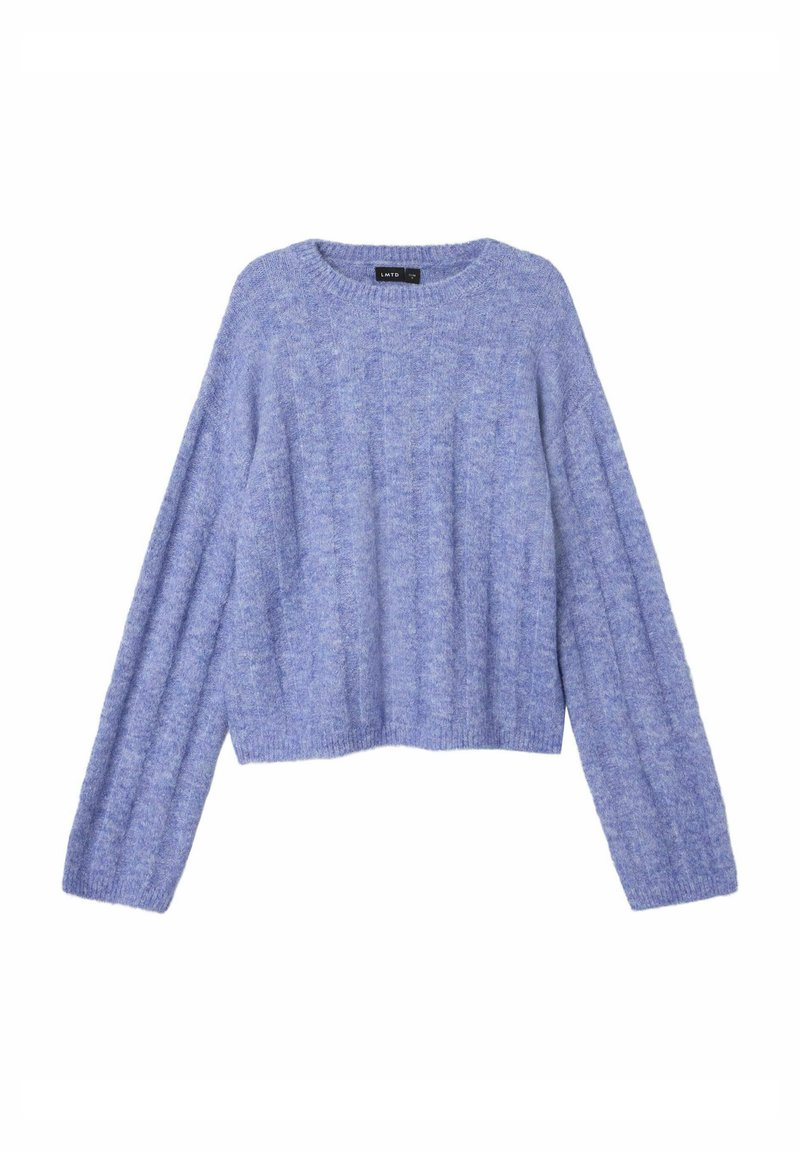 Maglione cropped viola con una texture a costine, caratterizzato da maniche lunghe e larghe e un collo arrotondato. Realizzato in materiale morbido e leggero.