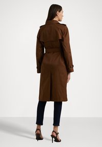 Lauren Ralph Lauren BELTED COTTON BLEND TRENCH COAT - Kišni ogrtač - dark terracotta
