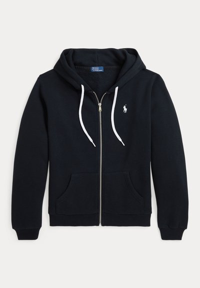 Musta vetoketjullinen huppari, jossa valkoiset nyörit, etutaskut ja pieni valkoinen Polo Ralph Lauren -logo rinnassa.