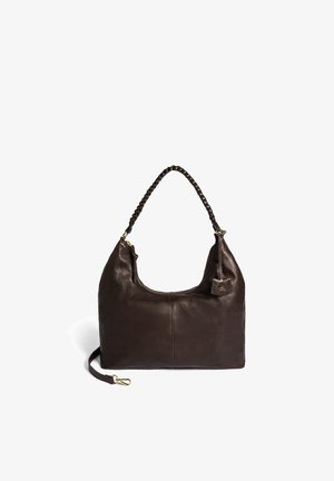 Dunkelbraune Lederhandtasche mit geflochtenem Trageriemen, Reißverschluss oben und abnehmbarem Seitenriemen mit goldfarbenem Verschluss.