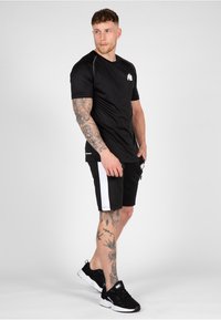 Gorilla Wear PERFORMANCE  - Camiseta estampada - black