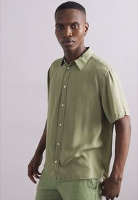 J.LINDEBERG Srajca - oil green