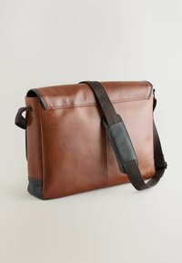 Keresztpántos táska - tan brown