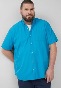 Korte mouwen knoopshirt in helder blauwgroen, met een klassieke kraag, een patchzak op de linkerkant van de borst en gemaakt van lichtgewicht katoen.