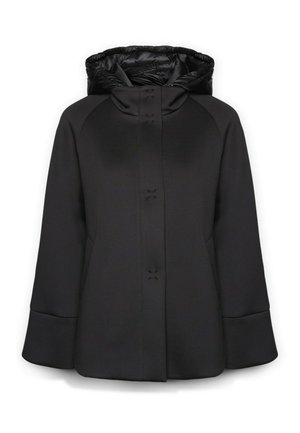 Czarna kurtka z pikowanym kapturem, zapinana na guziki, z rękawami raglanowymi i gładką fakturą. Prosty, nowoczesny design.