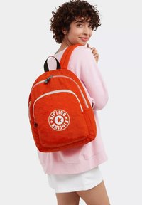 Kipling CURTIS M CEN - Tagesrucksack - red tango c