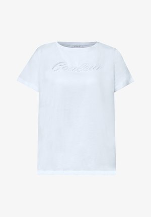 Camiseta blanca de manga corta con cuello redondo y sutil texto bordado en letra cursiva "Coucou" en el pecho.