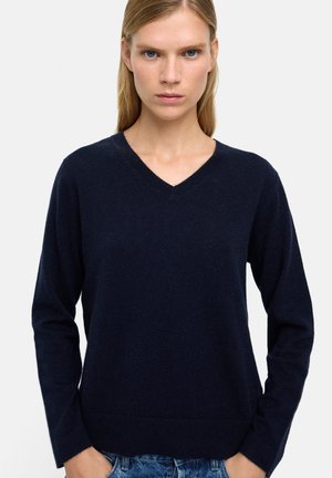 - Sweter