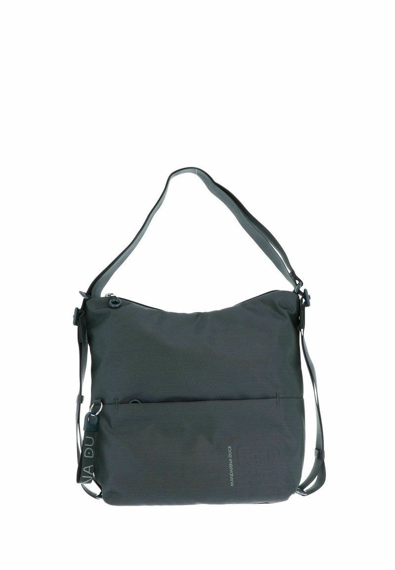 Sac à épaule gris foncé avec un tissu texturé, une bandoulière ajustable et une poche avant. Présente des accents en métal et un design minimaliste.