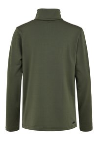 Camisa de manga larga verde oliva con cuello alto simulado, fabricada en un tejido ligero y suave; presenta costuras planas y una pequeña etiqueta de logo en el dobladillo.