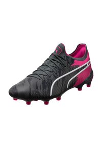 Zwarte en grijze voetbalschoenen met een gestructureerde bovenkant, roze accenten en witte details; heeft een vetersluiting en roze noppen.