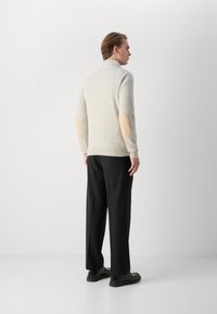 Barbour ESSENTIAL PATCH JUMPER - Trui - pearl