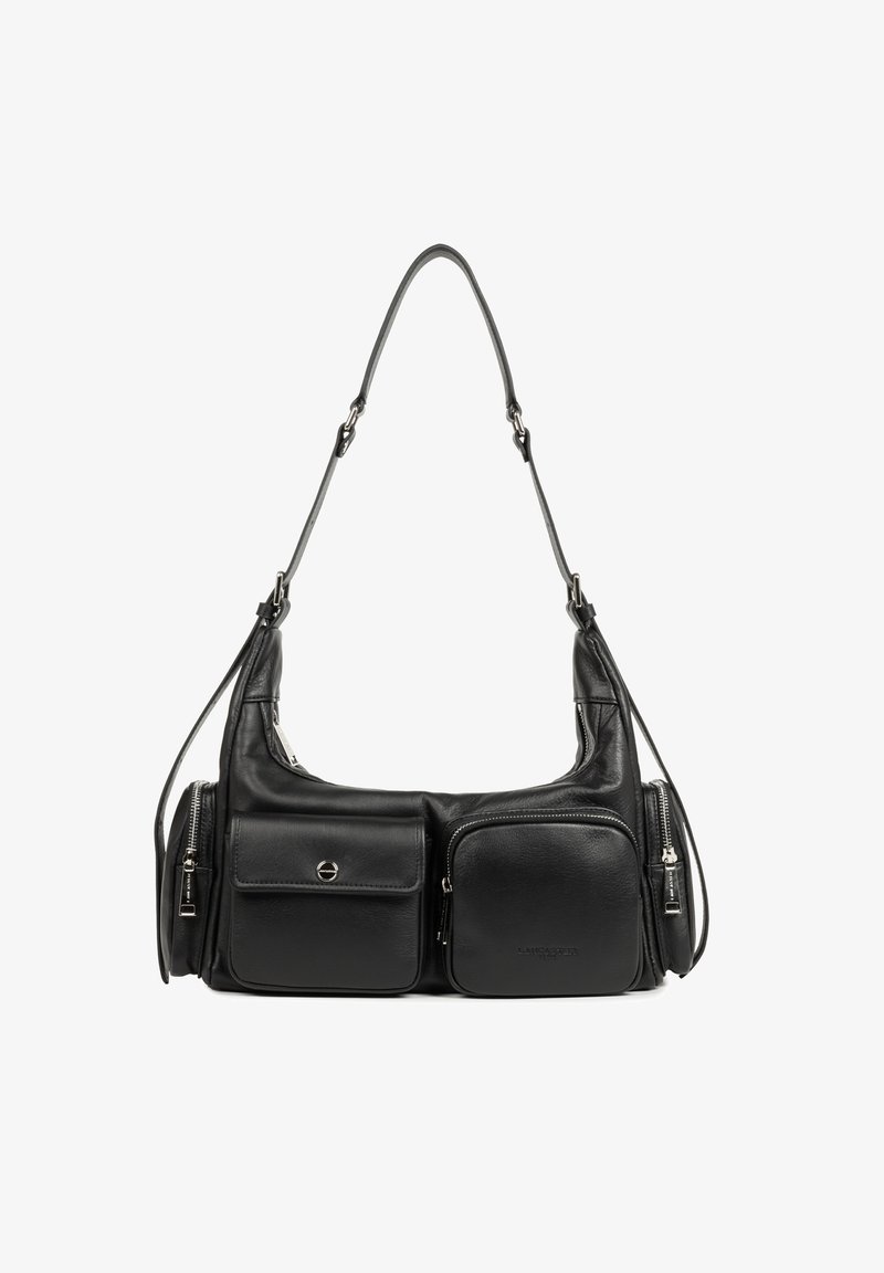 Borsa a spalla in pelle nera con tracolla regolabile, dotata di due tasche frontali, un compartimento con zip e texture liscia. Dettagli in metallo.