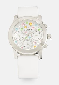 Vitt silikonarmbandsur med en silverfärgad klockkåpa i rostfritt stål, vit urtavla prydd med färgglada ädelstenar och tre subdials för tidtagning.