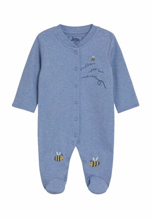Himmelblaues Baby-Body aus weichem Stoff, mit langen Ärmeln, Druckknöpfen und gestickten Bienen auf der Vorderseite und den Füßen.
