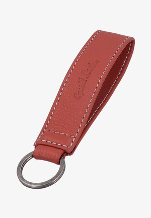 Lazo de llavero de cuero rojo con costuras blancas y un aro metálico para llaves unido al extremo.