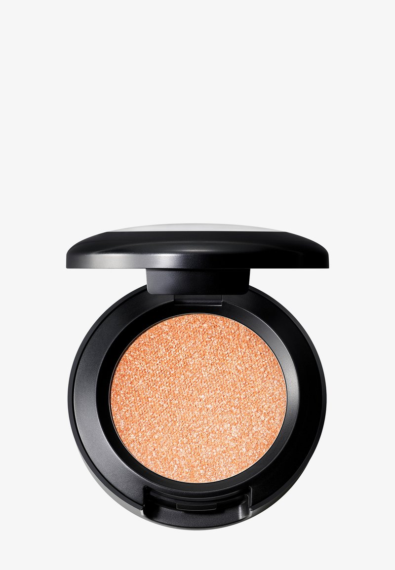 Compact oranje glitterschaduw in een ronde zwarte verpakking met een reflecterende deksel, met een glad, gestructureerd oppervlak.