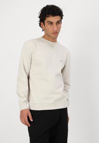 Tommy Hilfiger SEASONAL CREW NECK - Sweatshirt - heathered oatmilk