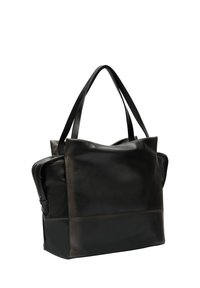 Czarna skórzana torba typu tote z zagiętym mającym w górnej część, podwójnymi uchwytami i boczną kieszenią na zamek. Posiada gładką, błyszczącą fakturę i minimalistyczny design.