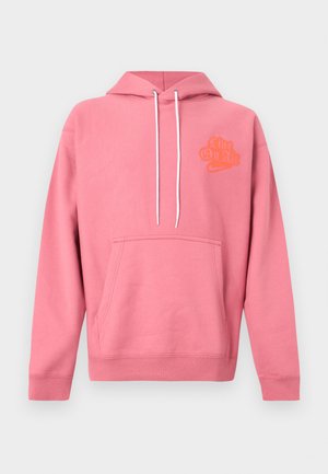 Lyserød hættetrøje lavet af blød bomuld, med en frontlomme, justerbar snøre i hætten og en kontrasterende orange "Live On Air"-logo.