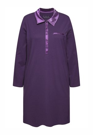 Abito viola a maniche lunghe con colletto in satin e patta di bottoni, con un accento di tasca in satin. Tessuto morbido con vestibilità rilassata.