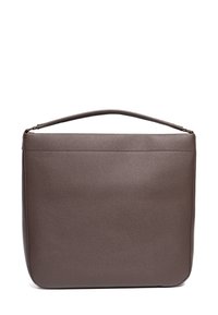 Brązowa skórzana torba o teksturze, w kształcie prostokąta, z górną rączką i zamknięciem na zamek. Powierzchnia ma subtelny wzór słojów.