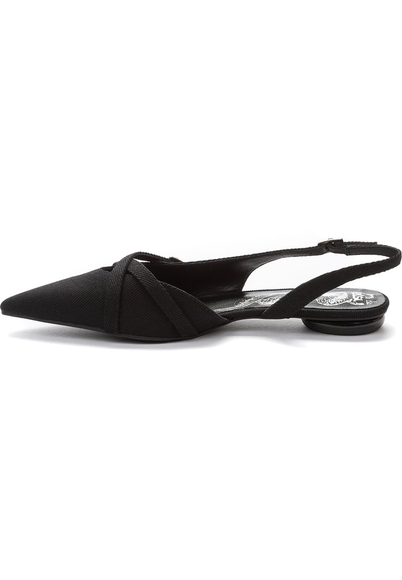 Crna slingback balerinka s šiljastim prstom, od teksturirane tkanine, s ukrštenim trakama i malim okruglim potpeticom.