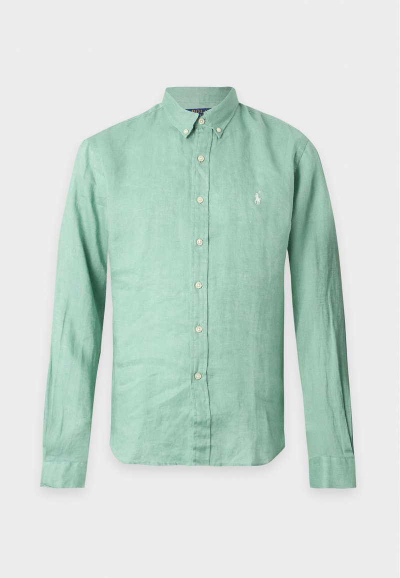 Chemise vert clair à manches longues avec boutons, col boutonné et petit logo blanc brodé sur la poitrine gauche.