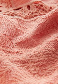 Unselected, pink