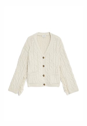 Cardigan en maille torsadée crème avec manches longues, poches devant, et quatre boutons marron au centre.