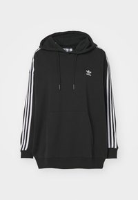 Svart hoodie i mjukt tyg, med en framficka, dragsko i huvudet och vita tre-stripes detaljer längs ärmarna.