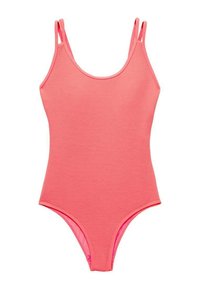 Svetlo roza enodelni kopalni plašč s širokim izrezom, dvojno naramnico in teksturirano blago. Ima visoko izrezane hlačnice in brezšivno zasnovo.