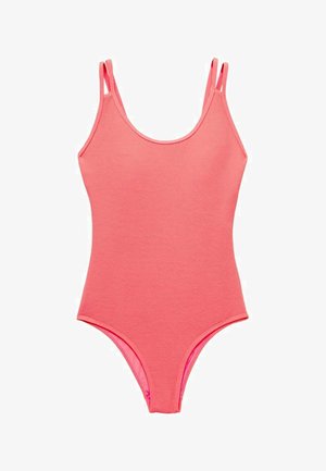 Costume da bagno intero rosa acceso con scollo a barca, spalline doppie e tessuto testurizzato. Presenta una gamba alta e un design senza cuciture.