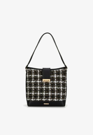 Borsa a motivo pied de poule con finiture in pelle nera, hardware dorato e tracolla piatta. Presenta una forma strutturata e una chiusura magnetica.