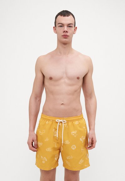 Gelbe Badeshorts mit weißen, sommerlichen Mustern, elastischem Bund und Kordelzugverschluss. Leicht und mit glatter Textur.