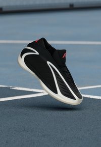 Επιλέχθηκε, core black/metallic/lucid red