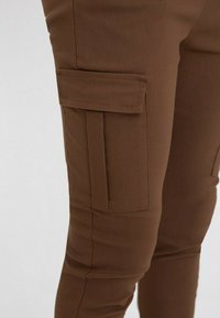 FRILIVIN Pantalon cargo - camel