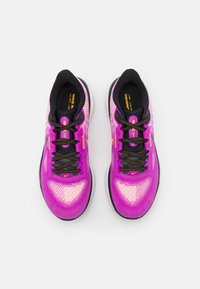 Nike Performance VOMERO 17 - Scarpe da corsa su strada - hyper violet/black/white/laser orange