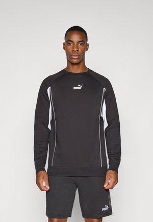 Sort sweatshirt med hvide sidepaneler og Puma-logo, med rund hals, lange ærmer og ribbet kant. Kombineret med matchende shorts.