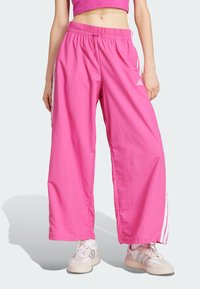 adidas Sportswear - ESSENTIALS STRIPES LIFESTYLE PARACHUTE - Tracksuit bottoms - semi lucid fuchsia white Thumbnail Image 1