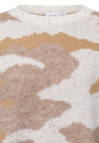 Pullover in maglia caratterizzato da un mix di motivi astratti beige e bianchi, con scollatura rotonda, texture morbida e lavorazione leggermente allentata. Etichetta del marchio visibile.