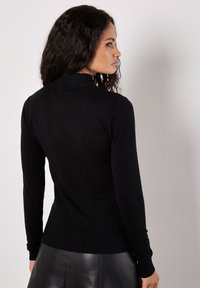 Apricot Maglione - black