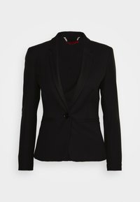 Blazer noir avec une fermeture à un bouton, des revers crantés et des poches latérales. Tissu lisse avec une légère brillance, coupe ajustée et manches longues.