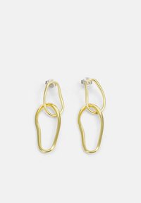 Boucles d'oreilles en métal doré avec un design en boucle abstrait. Texture lisse et brillante avec des formes organiques entrelacées et des fermoirs à clou.