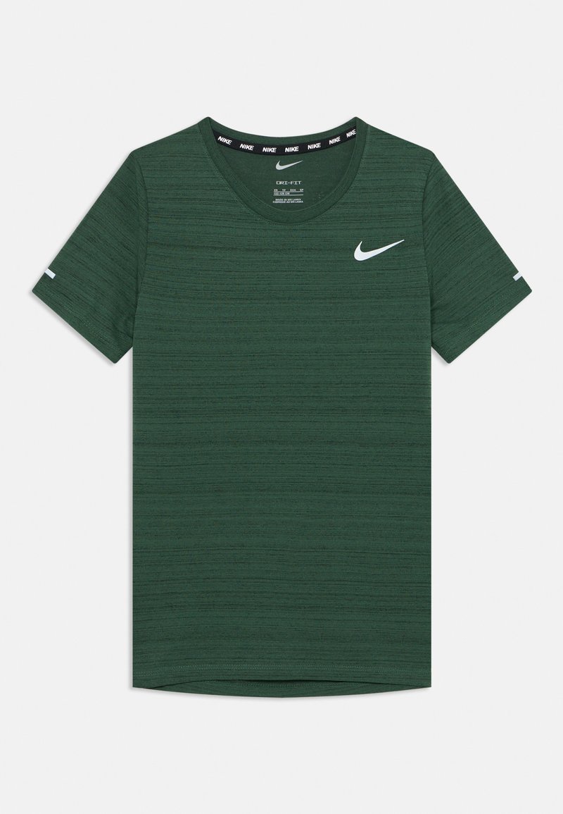 Grønn T-skjorte med kort erm fra Nike, laget av teksturert, lett stoff. Har rund hals og en liten hvit logo på brystet.