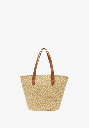 Geantă din paie țesută cu un model geometric în nuanțe de crem și bej, având mânere din piele ecologică maro și un design cu deschidere în partea de sus.