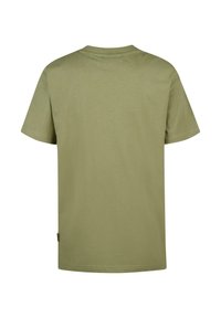 Camiseta de algodón verde oliva con cuello redondo, mangas cortas y dobladillo recto. Presenta una pequeña etiqueta de tela en el lado izquierdo.