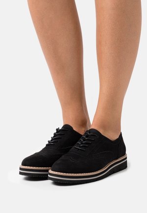 Anna Field, Derbies - black