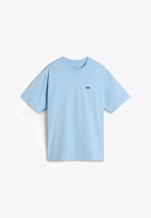 Hellblaues Baumwoll-T-Shirt mit kurzen Ärmeln und rundem Ausschnitt. Mit kleinem schwarzem Vans-Logo auf der linken Brust. Normale Passform.