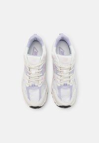New Balance 530 - Baskets basses - beige/white/rosa